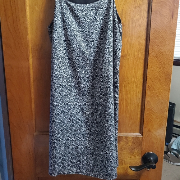 Dress - Picture 2 of 7